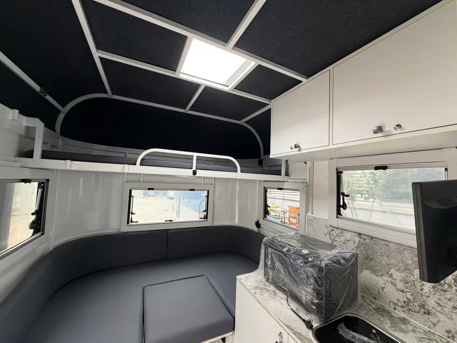Camper Float T5475 - Image 6