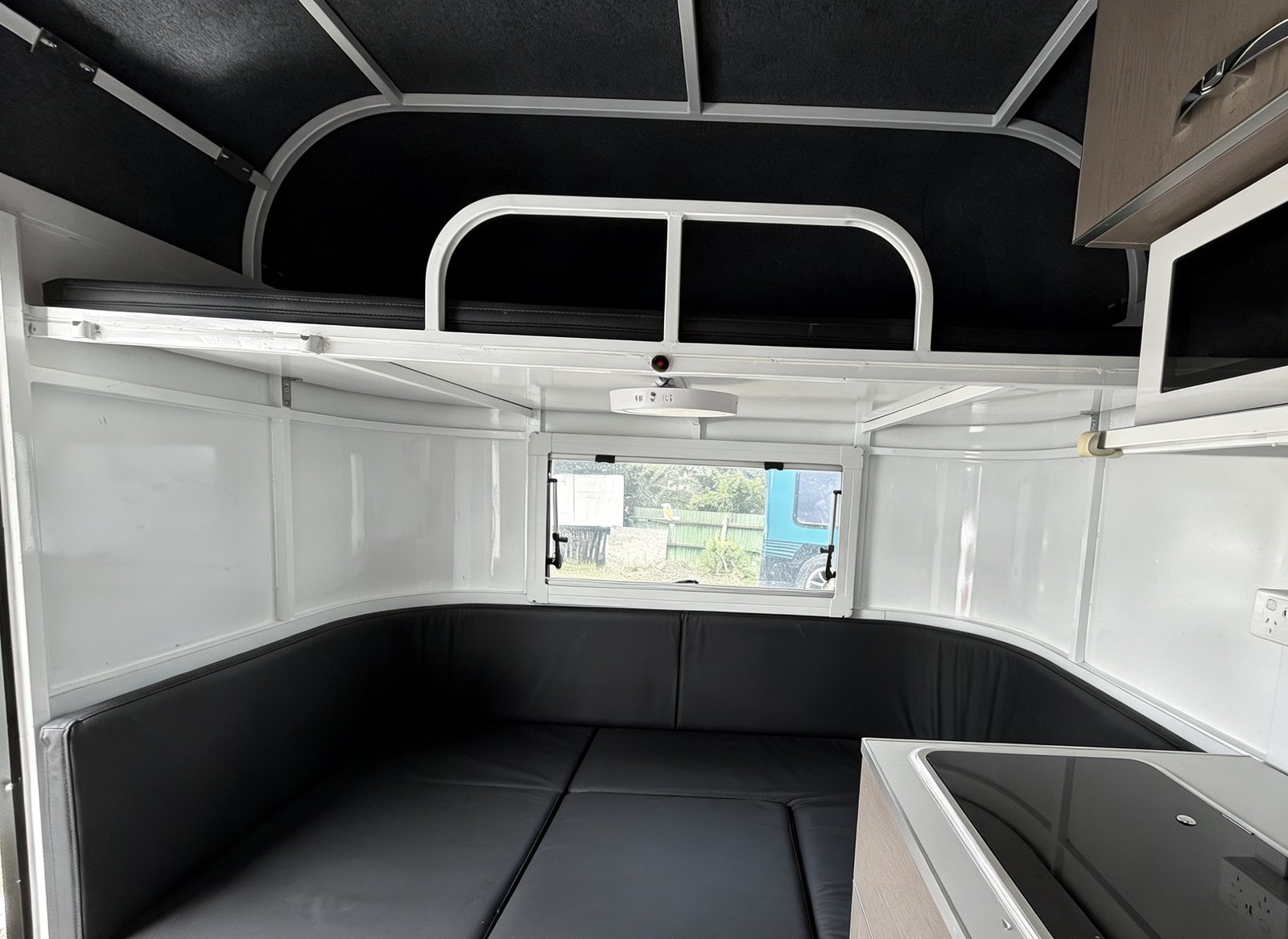 Camper Float T5475 - Image 3