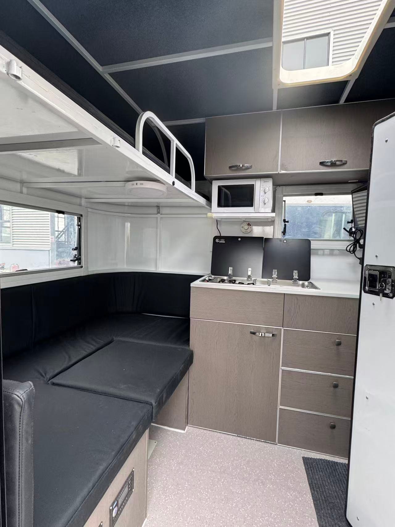 Camper Float T5475 - Image 4